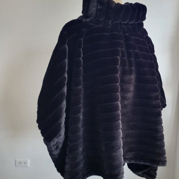 Vintage Concepts Faux Fur Poncho Cape Coat–Plush Ribbed Design, Black (Size M - Picture 9 of 12